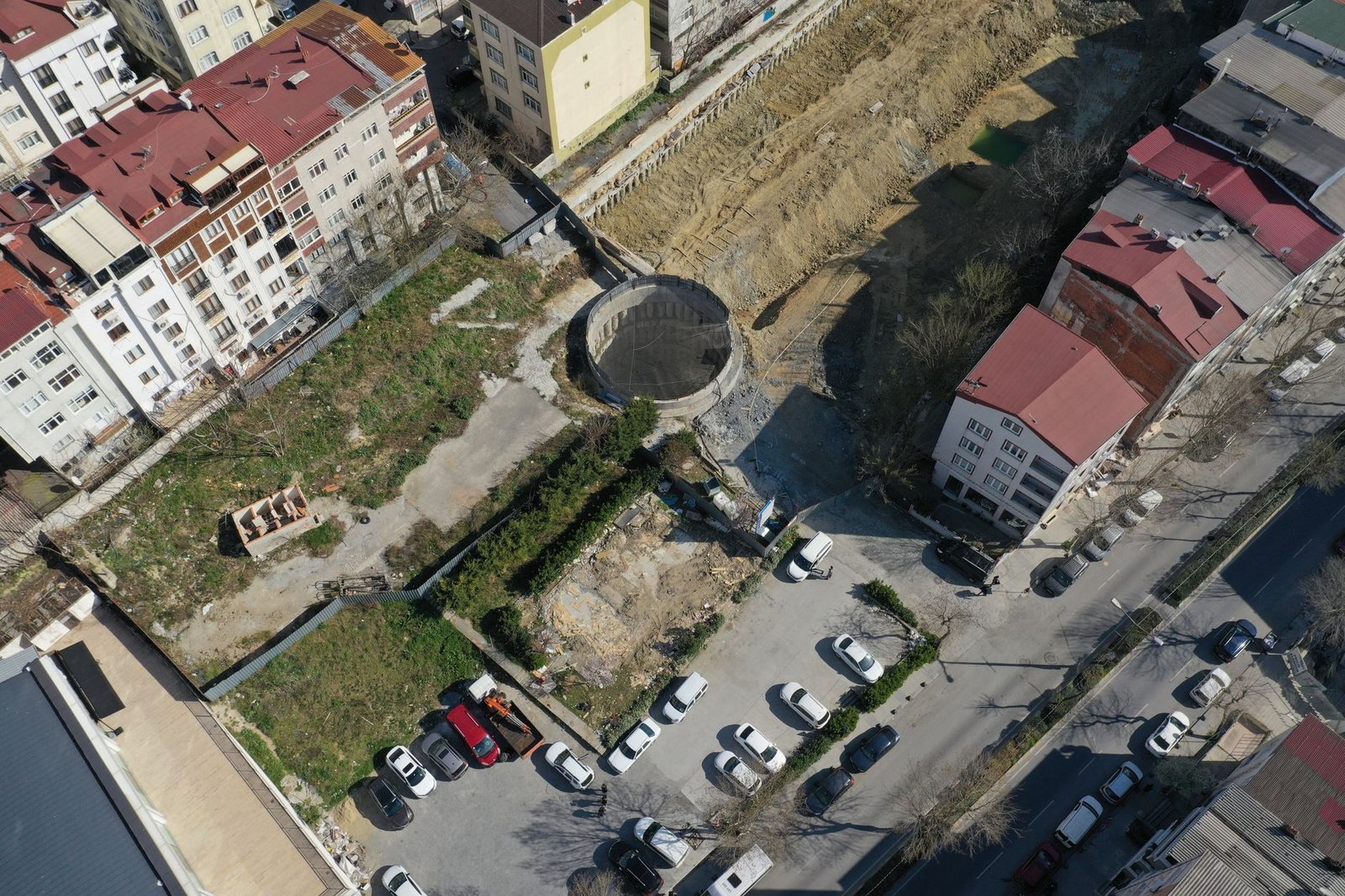 Türkiye'de kentsel dönüşüm projesi kapsamında yıkım ve yeni inşaat faaliyetleri